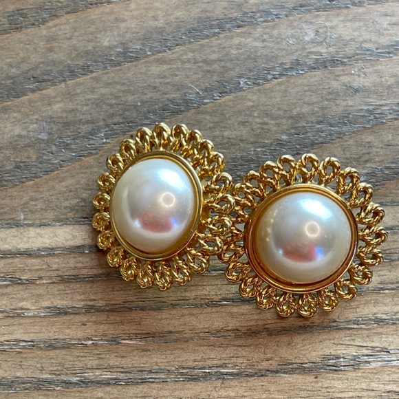 Napier Jewelry - Earrings Napier Gold Tone and Faux Pearl